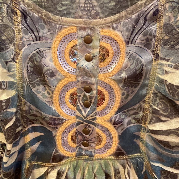 short sleeve ladies top - Picture 3 of 4